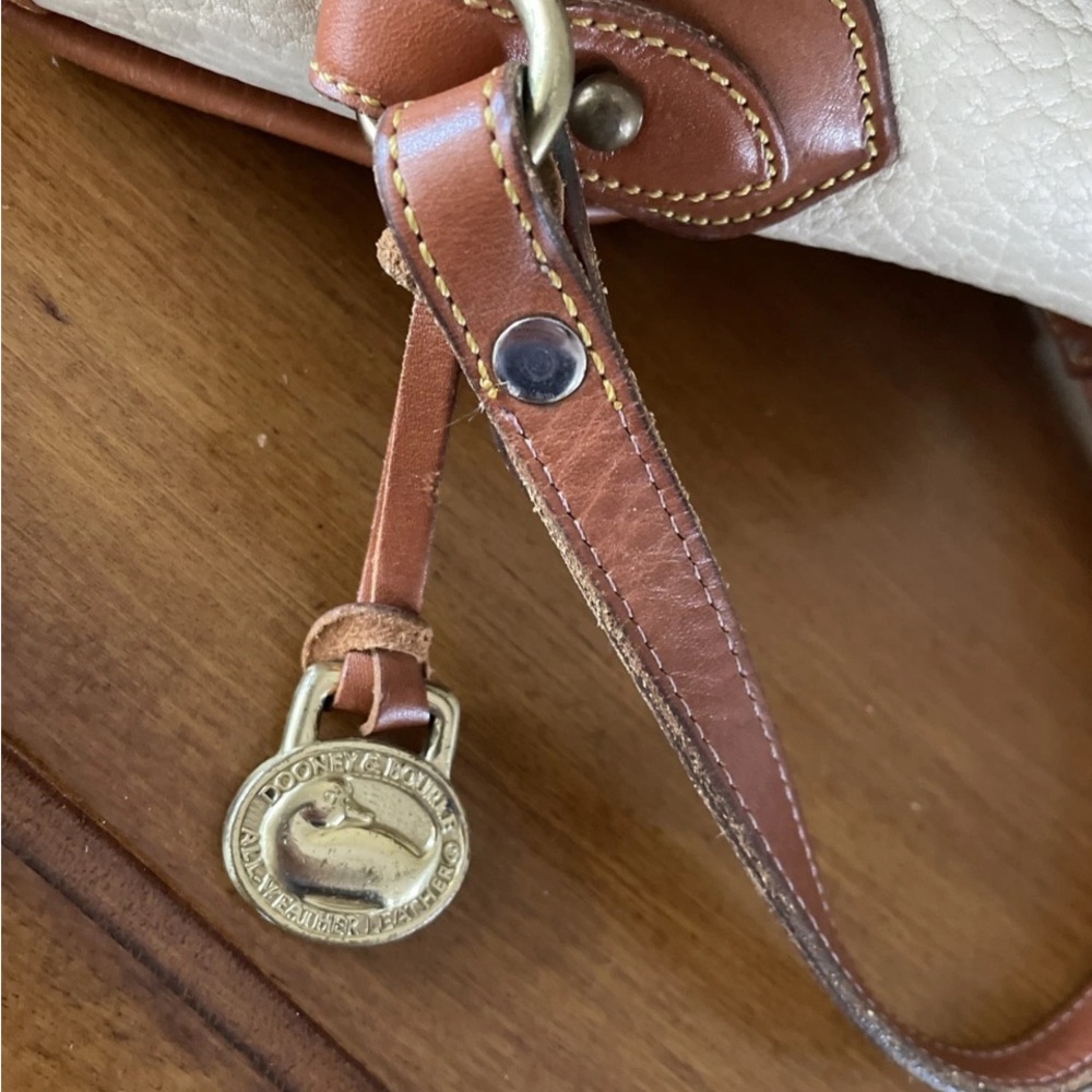 Vtg. Dooney & Bourke Surrey Satchel Crossbody Leather Pebble Grain Cream/Cognac - Picture 13 of 16